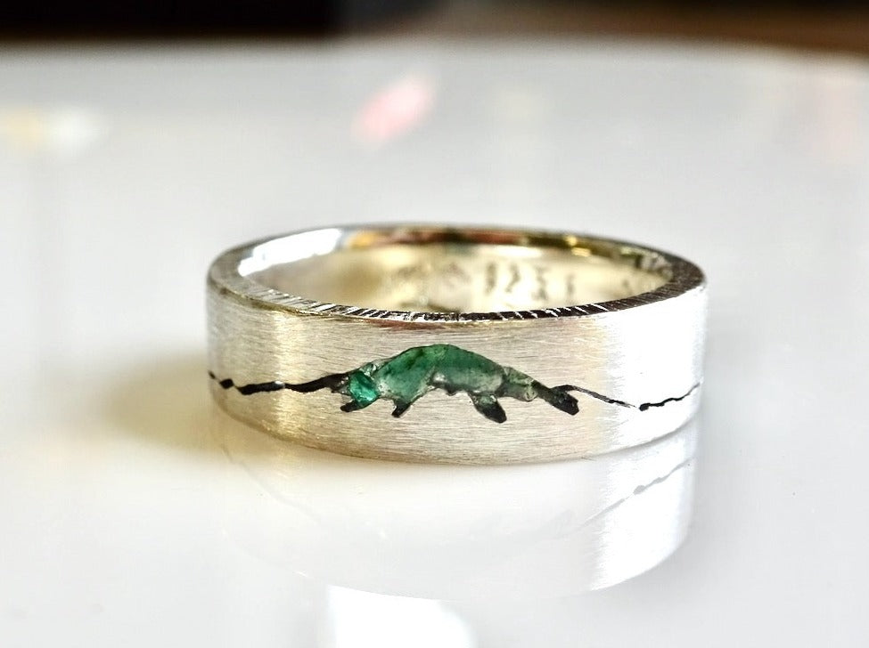 Inspired from Japan's most iconic mountain, Mount Fuji.  This bespoke mountain ring features emerald inlay.  Each Mount Fuji ring can be personalized with your choice of gemstone and precious metal. 